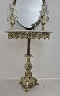 آینه و شمعدان با میز سنگی