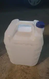 سطل و چهار لیتری
