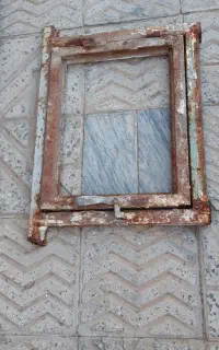 پنجره آهنی