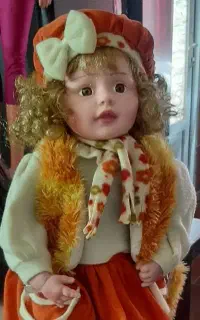 عروسک، اسکوتر، جا ادویه ای، سرویس چاقو