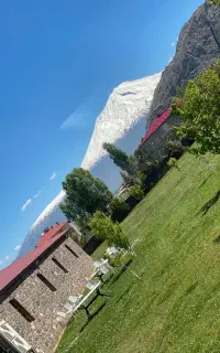 آقا و خانم برای کار در باغ