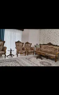 مبل کلاسیک با نیز وسط ویک عسلی