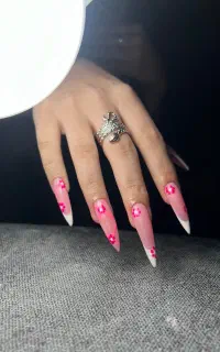 خدمات کاشت ناخن بابهترین قیمت