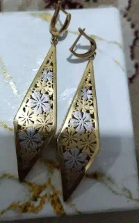 گوشواره طلا لوزی بزرگ فقط دو درصدبالای تابلو