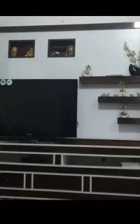 یک عدد میز تلویزیون بوفه
