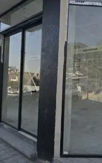 مغازه ۲۲۰ متر بر خیابان / دو دهنه / تمام شیشه