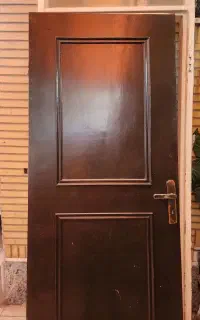 درب چوبی با چهارچوب آهنی