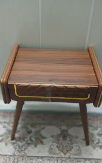 جلو مبلی و دوتا میز عسلی