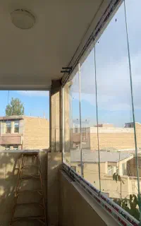 تهیه و نصب شیشه های جانبالکون