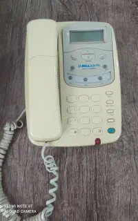 یک عدد تلفن رومیزی BELLSOUTH