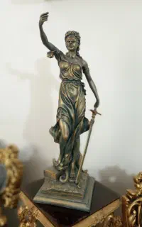 مجسمه عدالت