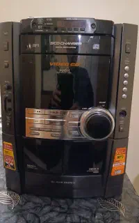 امپیلی پاناسونیک و یک جفت باند سونی