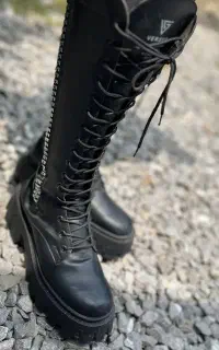 بوت مشکی سایز ۴۰