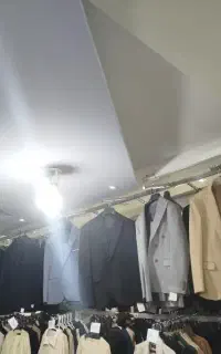 کت شلوار و تیشرت مردانه یکجا فروخته می‌شود