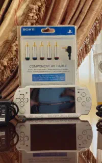 PSP 2000 سفید Lmited edition / لوازم اورجینال سونی