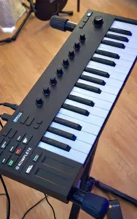 میدی کنترلر Komplete Kontrol