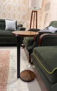 میز تک کنار مبلی
