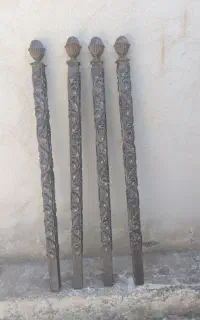 پایه آهنی گلدار