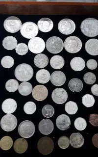 تعدادی سکه قدیمی و جدید