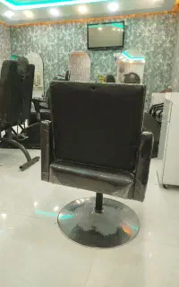 صندلی ارایشگاهی درحد نو باقیمت مناسب