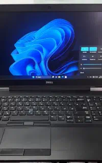 لپ تاب Dell تمیز و سالم
