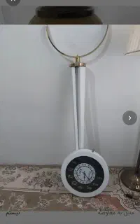 آباژور و ساعت ایستاده