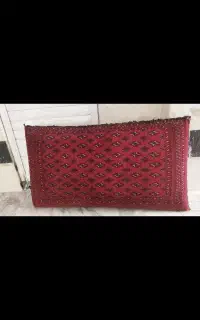 یک جفت پشتی دست بافت