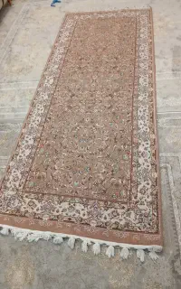 دو تخته کناره ی فرش گردویی