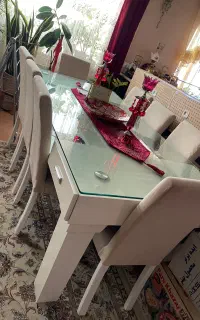 میز نهار خوری ۸نفره در حد نو