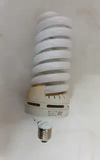 لامپ کم مصرف