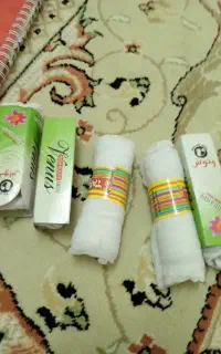 تعدادی جوراب سفید زیر قیمت