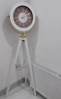 ساعت ایستاده سه پایه
