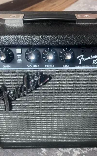 امپلیفایر fender frontman 10g