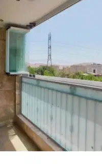 شیشه ریلی و تاشو جلو بالکن