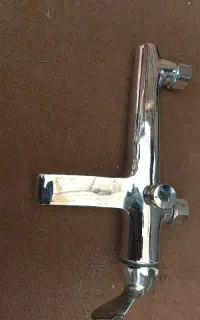 شیر دوش حمام جزیره