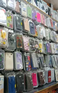 فروشنده خانم موبایل فروشی