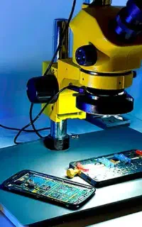 تعمیرکار سخت افزار موبایل