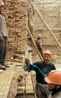 کارگر ساختمانی کنتوراتی