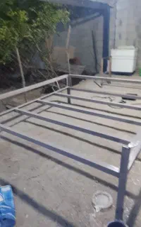 تخت فلزی محکم وزخیم