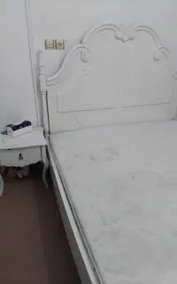 تخت دونفره سفید