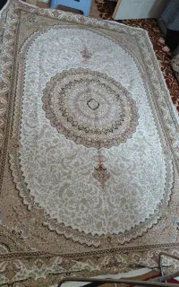 دوعدد روفرشی  ست در حد نو قیمت هرکدام ۱۸۰۰ میلیون