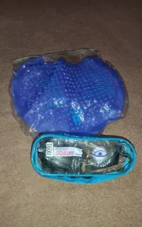 عینک و کلاه شنا