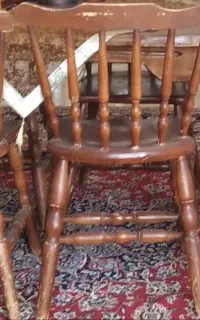 صندلی و میز چوبی