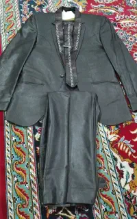 کت شلوار مردانه.تمیز  تخفیف خوبی دارد.