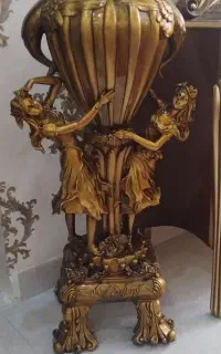 گلدان و پایه دکوری طلایی و سالم کاملا نو