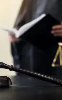 مشاوره رایگان با وکیل دادگستری دارای سابقه قضاوت