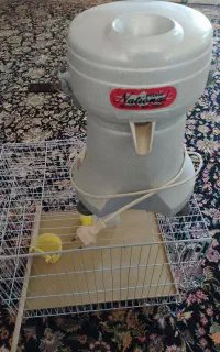 آب میوه گیری و قفس پرنده