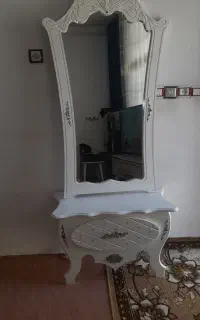 یک عدد آینه وکنسول در حد نو