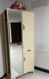 کمد جالباسی و جاکفشی به همراه آینه گردون