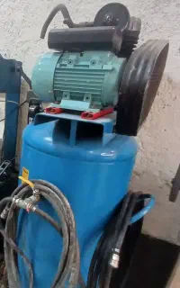 پمپ باد و میز کار